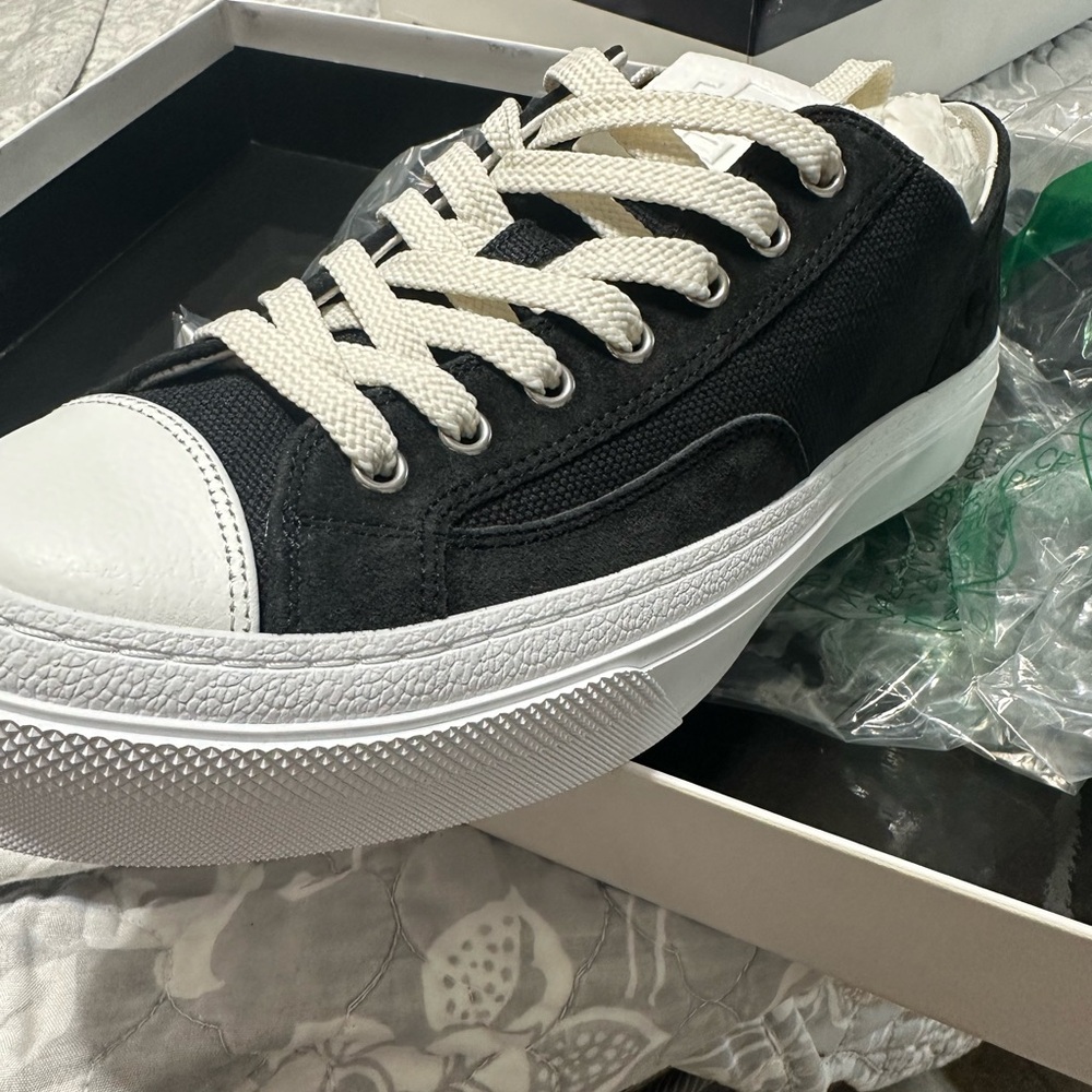 Givenchy Monochrome Sneakers with Silver Accent - Picture 6 of 10